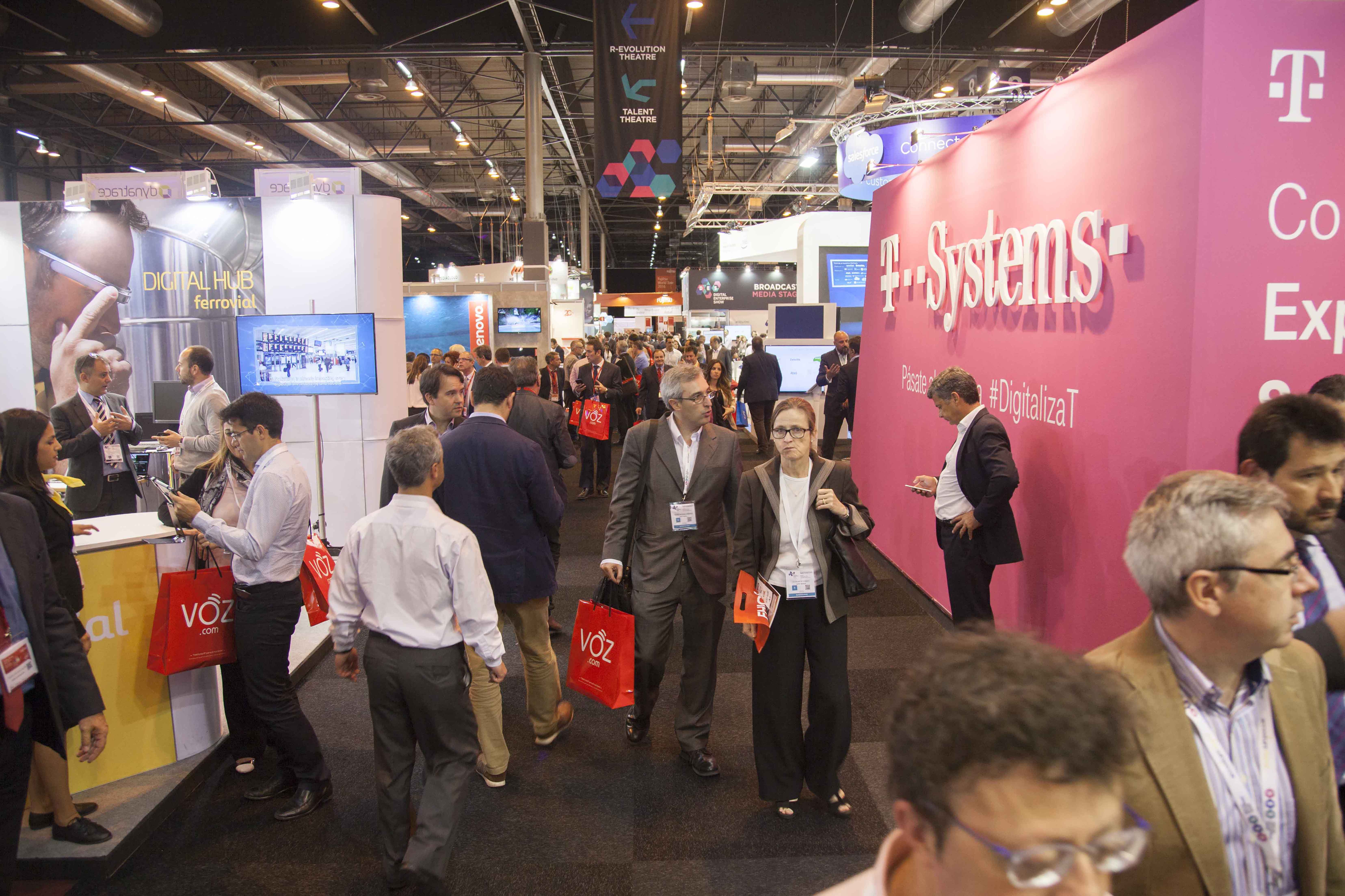  The second day of the event DES2016 combines the Masterminds Congress Program along with two Industry Programs: Fujitsu World Tour and Salesforce Essentials