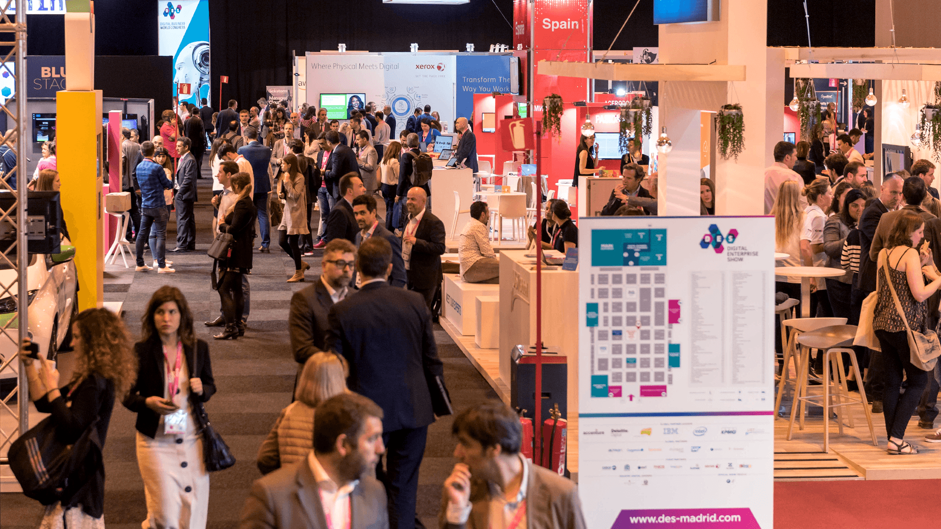 20,974 attendees from 51 countries visited DES2018 and consolidates the event as the 'Davos' forum for Digital Economy