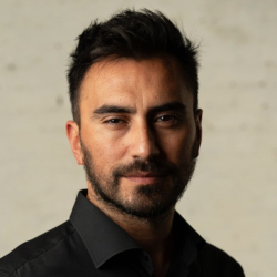 Cesar Salinas Tapia