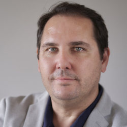 César Tello